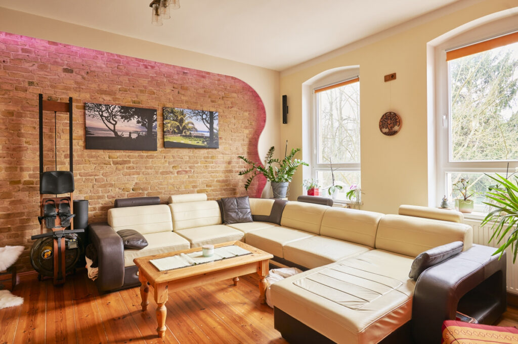 Mehrfamilienhaus mit Fünf bis Sieben Wohneinheiten, Remise und Garten-01