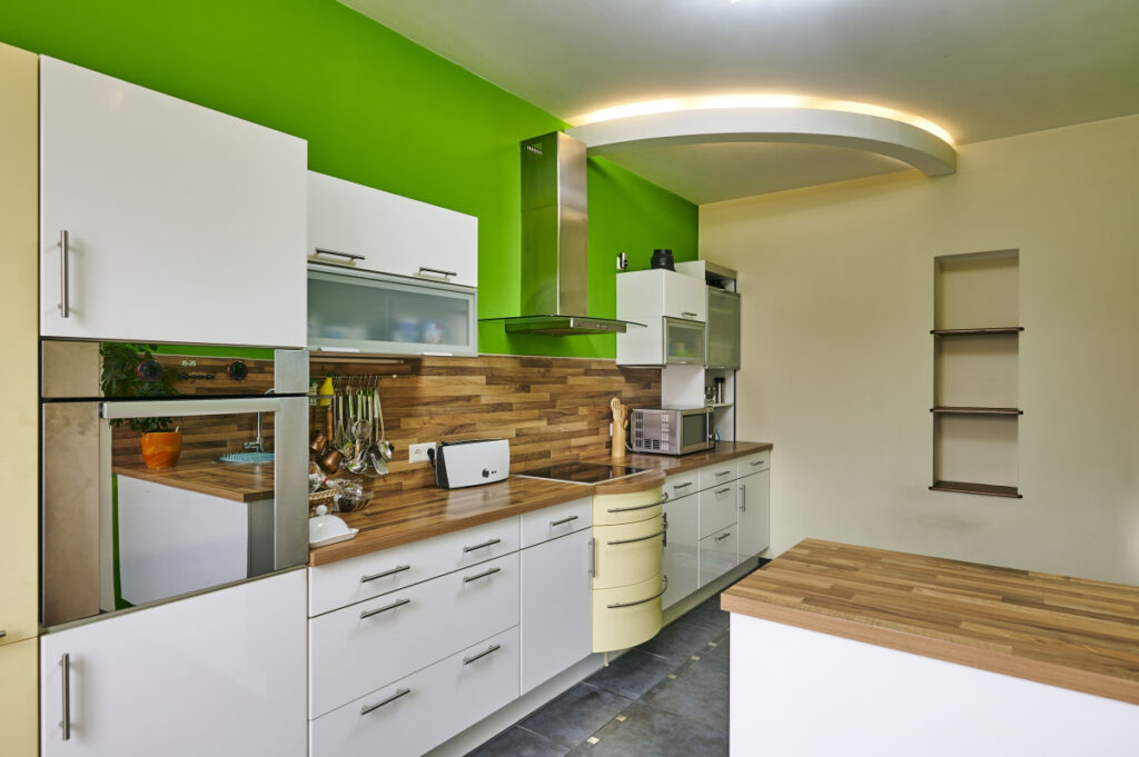 Mehrfamilienhaus mit Fünf bis Sieben Wohneinheiten, Remise und Garten-10