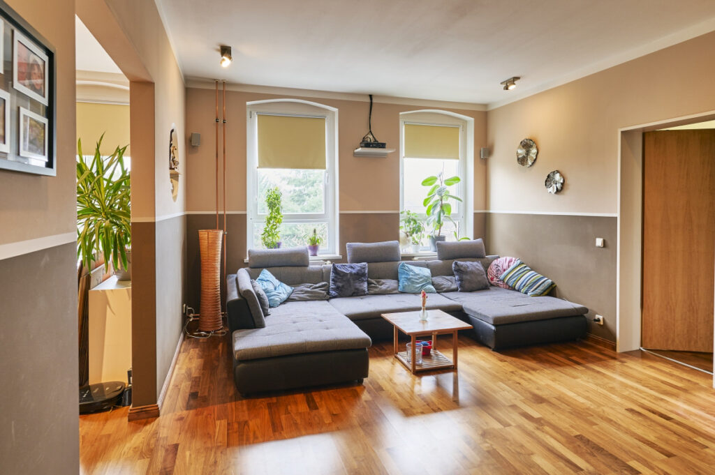Mehrfamilienhaus mit Fünf bis Sieben Wohneinheiten, Remise und Garten-13