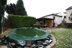 Reihenendhaus mit Garten und Pool-1