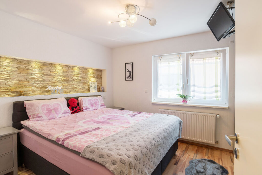 Saniertes Einfamilienhaus mit Wellnessbereich-05