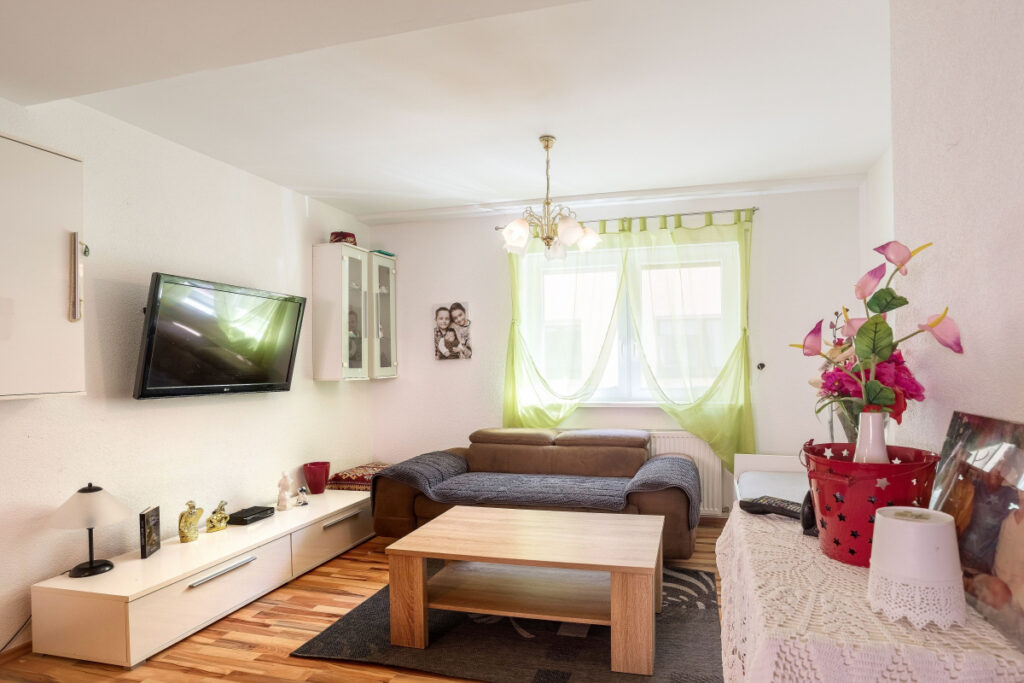 Saniertes Einfamilienhaus mit Wellnessbereich-10