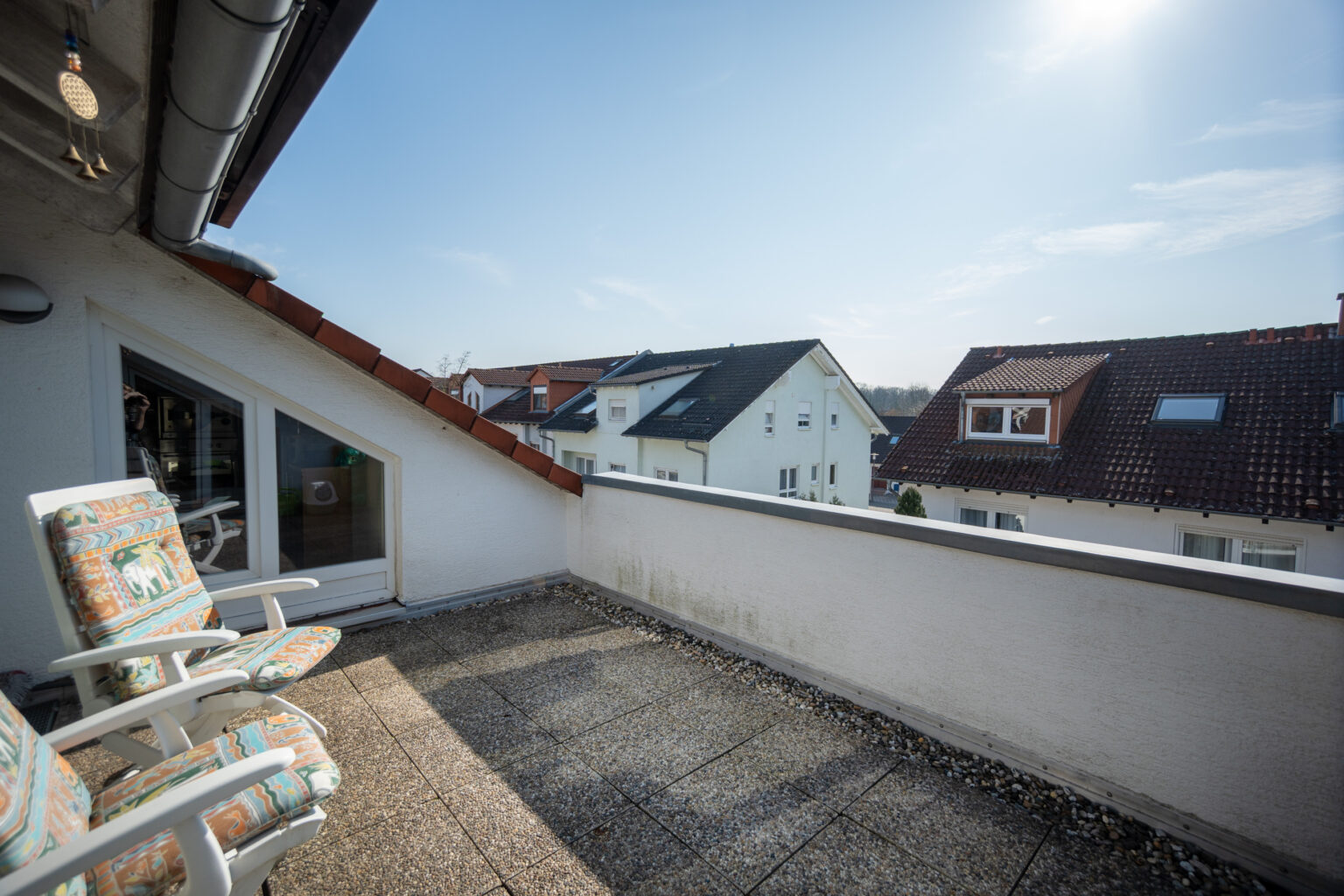 helle DGW  mit geräumiger Terrasse Garage